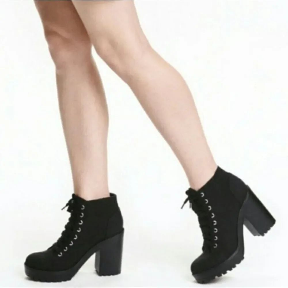 BRAND NEW H&M DIVIDED LACE-UP PLATFORM ANKLE BOOTS